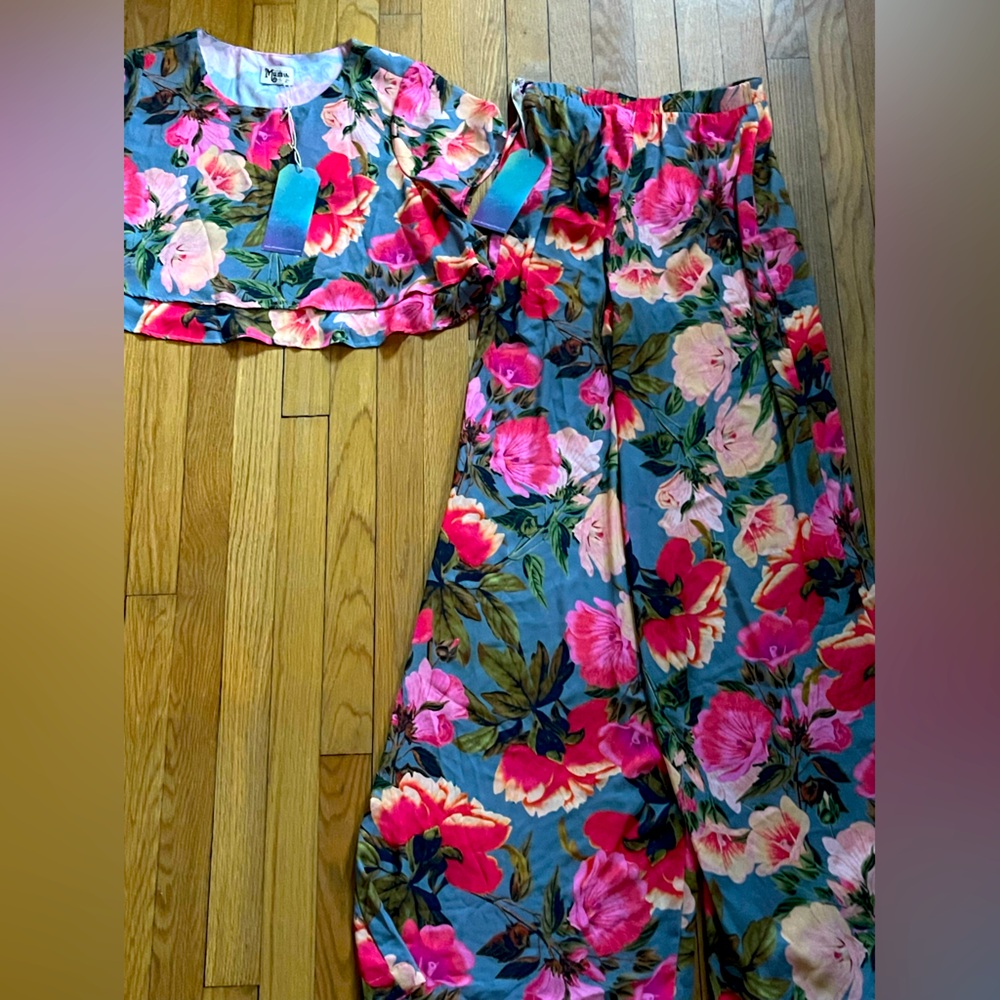 Floral show me your mumu set - crop top and pants in small. EUC or like new